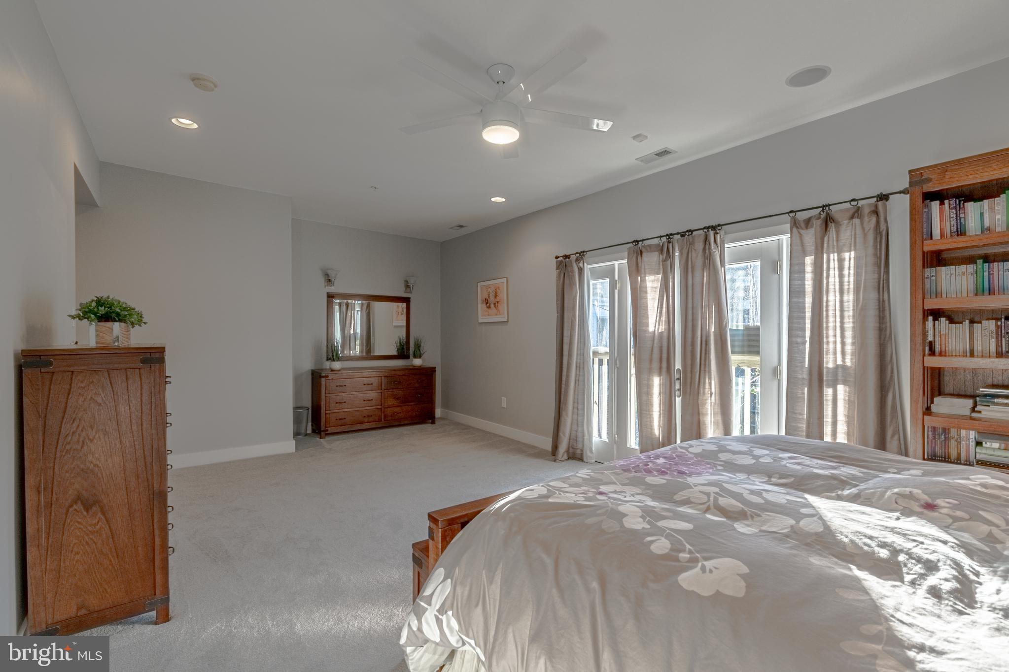 628 South Wolfe Street Baltimore, MD 21231 - Photo 21 of 44 Expansive owners suite