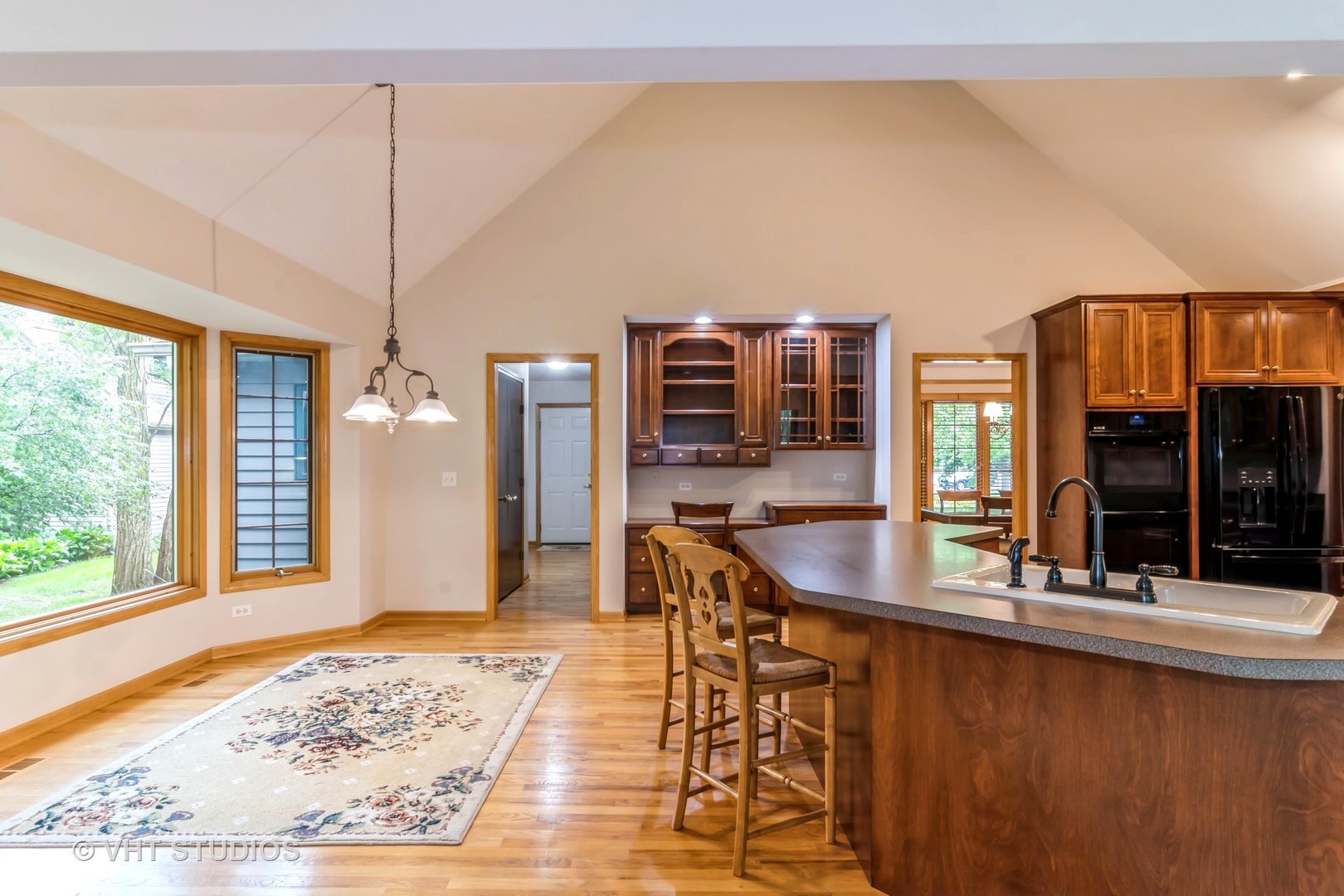 980 Pinecrest Drive Sugar Grove, IL 60554 - Photo 12 of 38 a dining room with furniture and window
