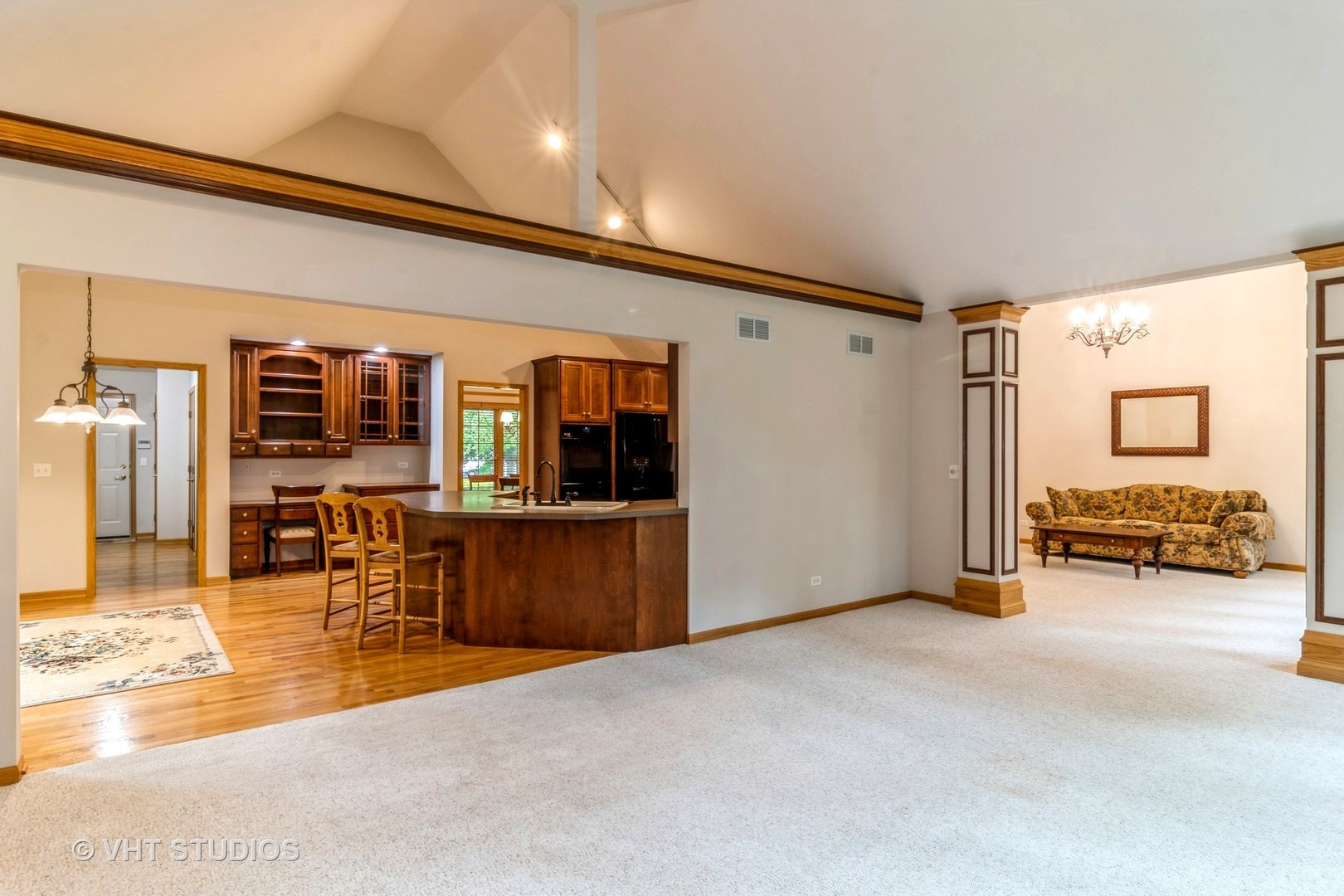 980 Pinecrest Drive Sugar Grove, IL 60554 - Photo 13 of 38 a view of a livingroom with furniture and a window