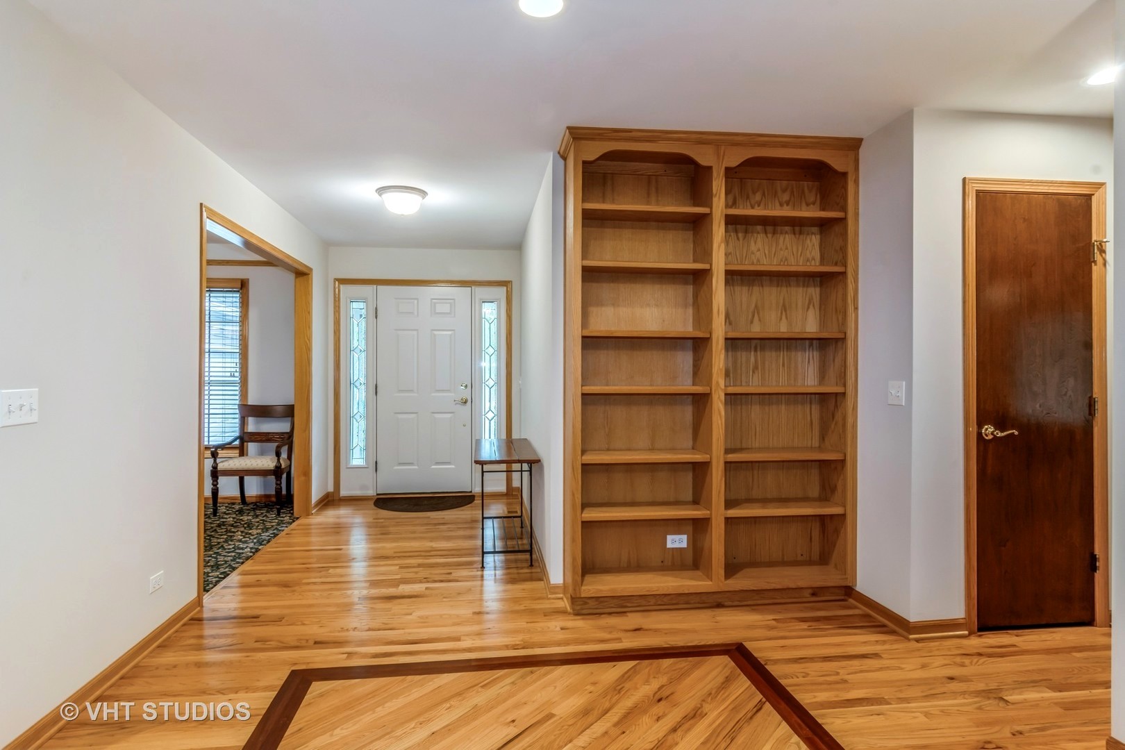 980 Pinecrest Drive Sugar Grove, IL 60554 - Photo 16 of 38 a view of a livingroom with wooden floor and closet