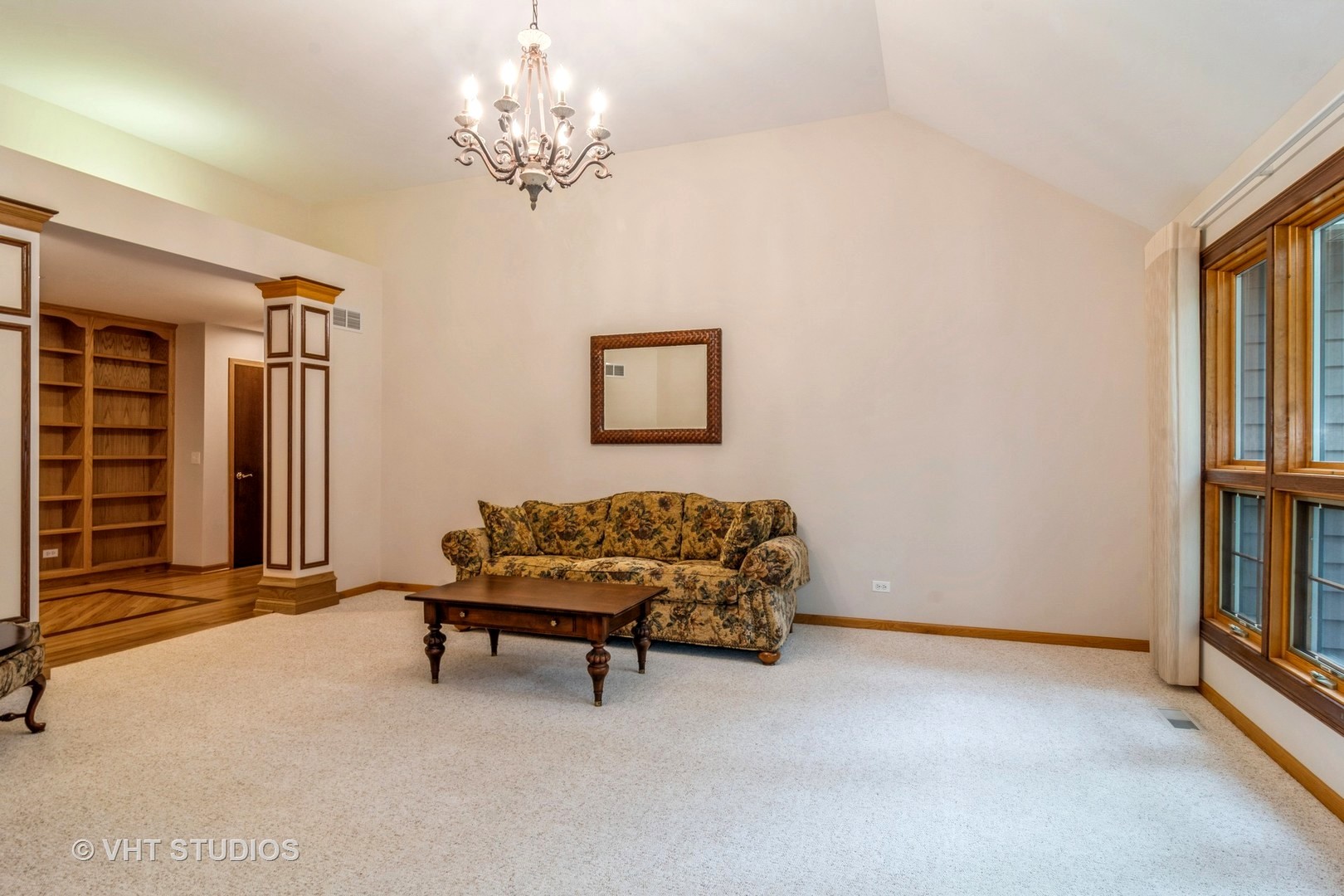 980 Pinecrest Drive Sugar Grove, IL 60554 - Photo 19 of 38 a living room with furniture and a window