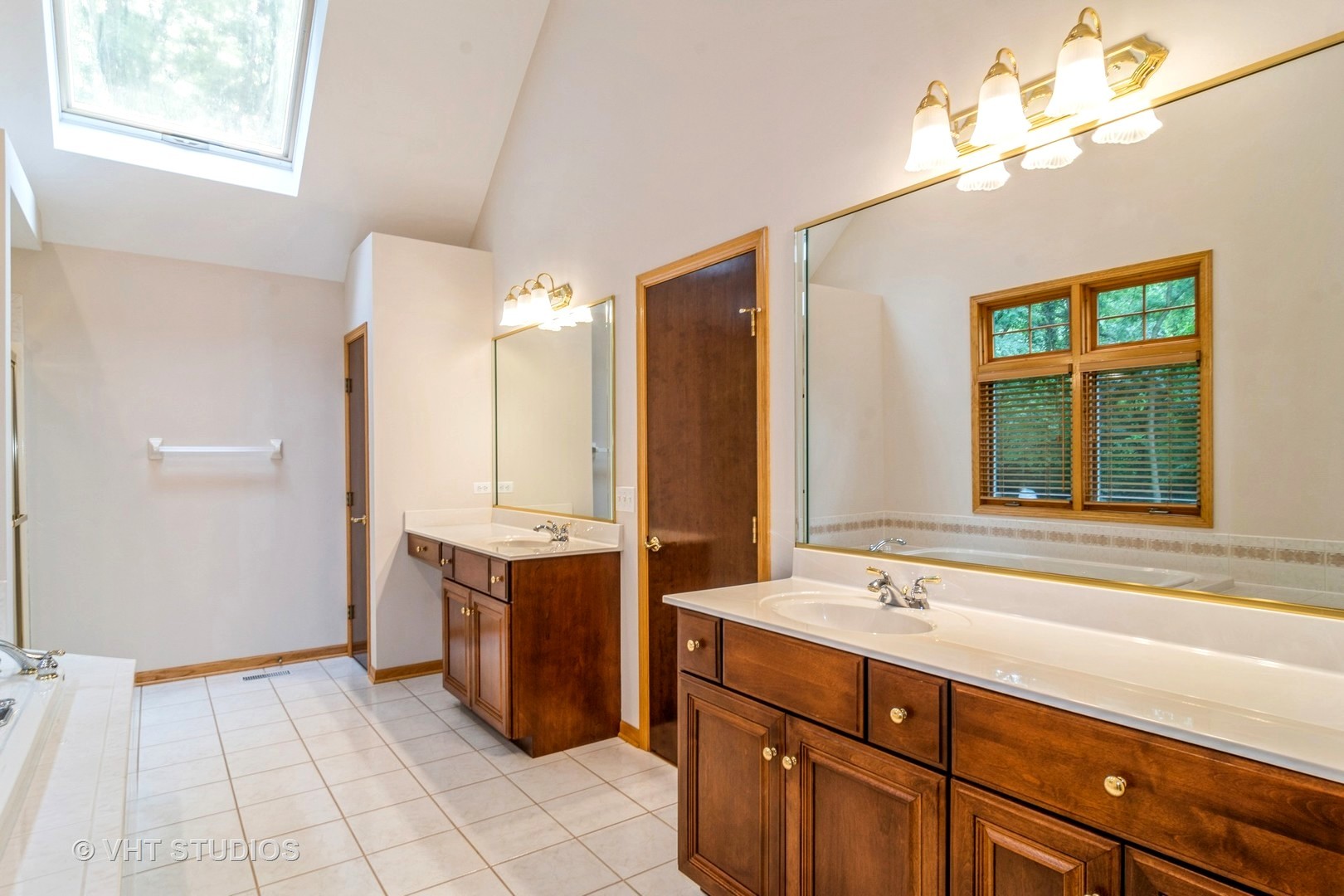 980 Pinecrest Drive Sugar Grove, IL 60554 - Photo 26 of 38 a bathroom with a sink double vanity and a mirror