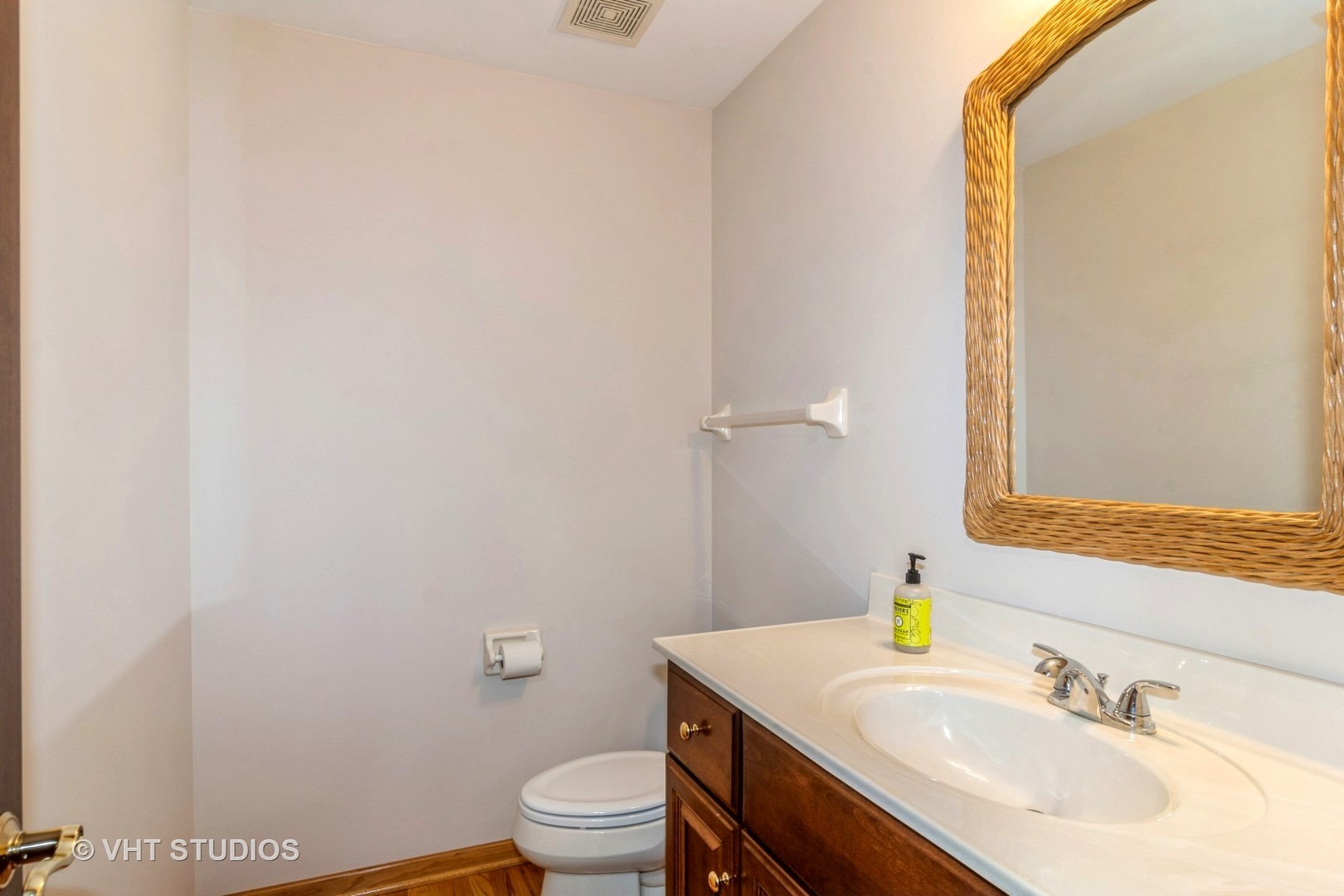 980 Pinecrest Drive Sugar Grove, IL 60554 - Photo 29 of 38 a bathroom with a sink toilet and mirror