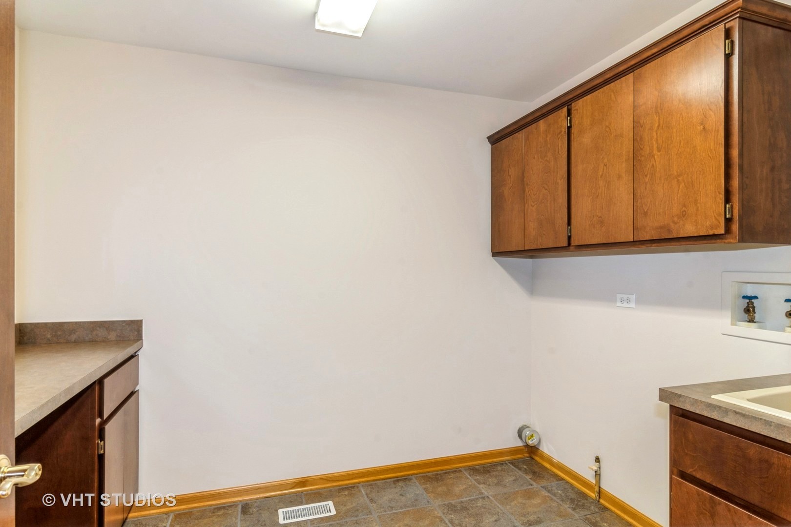 980 Pinecrest Drive Sugar Grove, IL 60554 - Photo 31 of 38 a view of storage and utility room with closet
