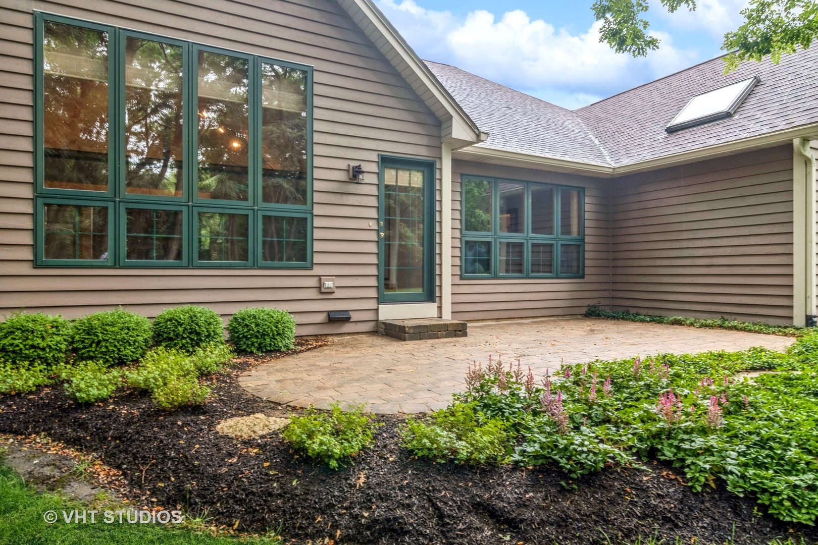 980 Pinecrest Drive Sugar Grove, IL 60554 - Photo 36 of 38 a front view of a house with a yard