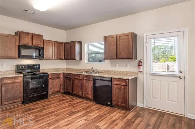 $2,200 | 700 Fitzroy Drive, Athens, GA 30606