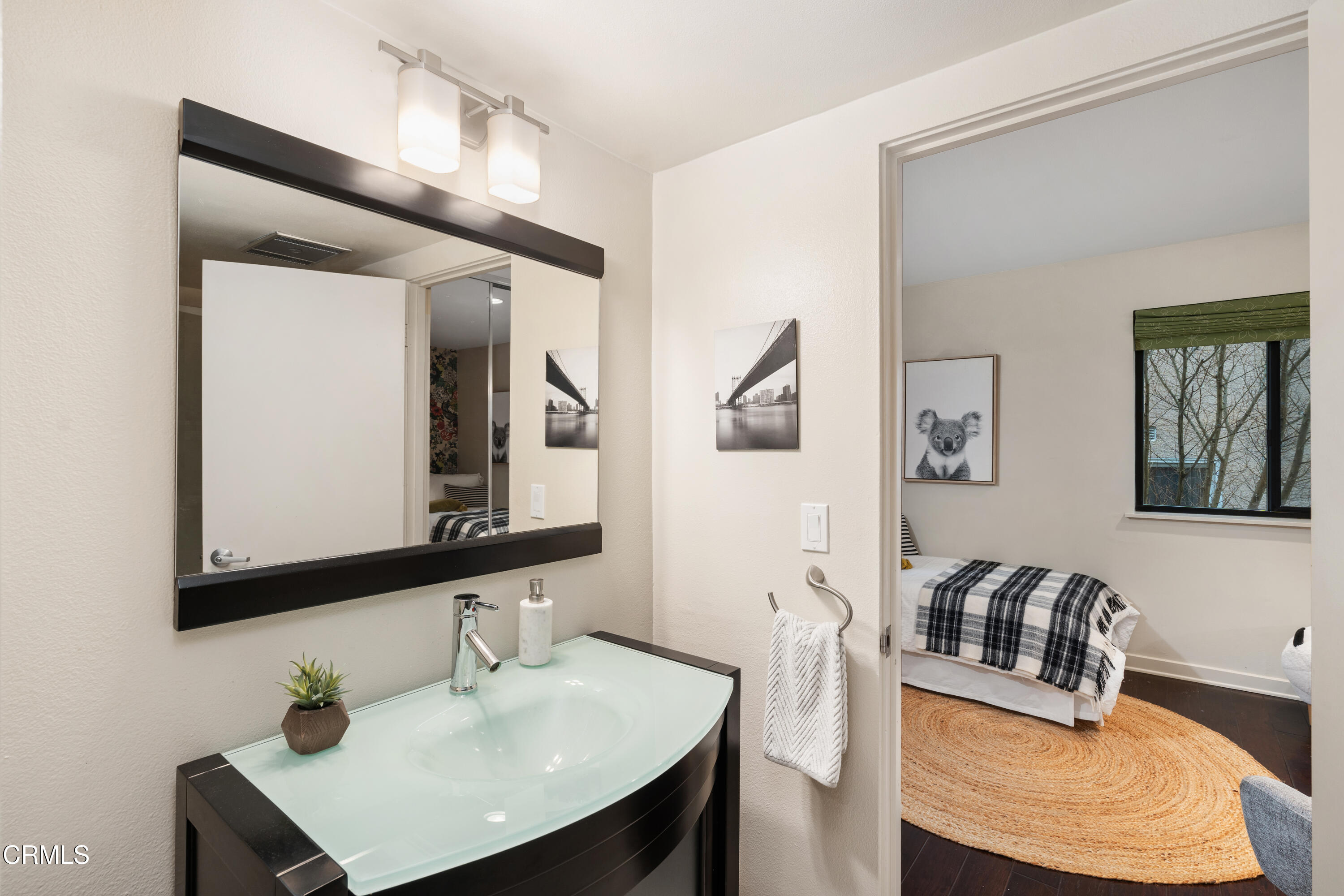 11915 Gorham Avenue, Unit 3 Los Angeles, CA 90049 - Photo 14 of 30 Bath1