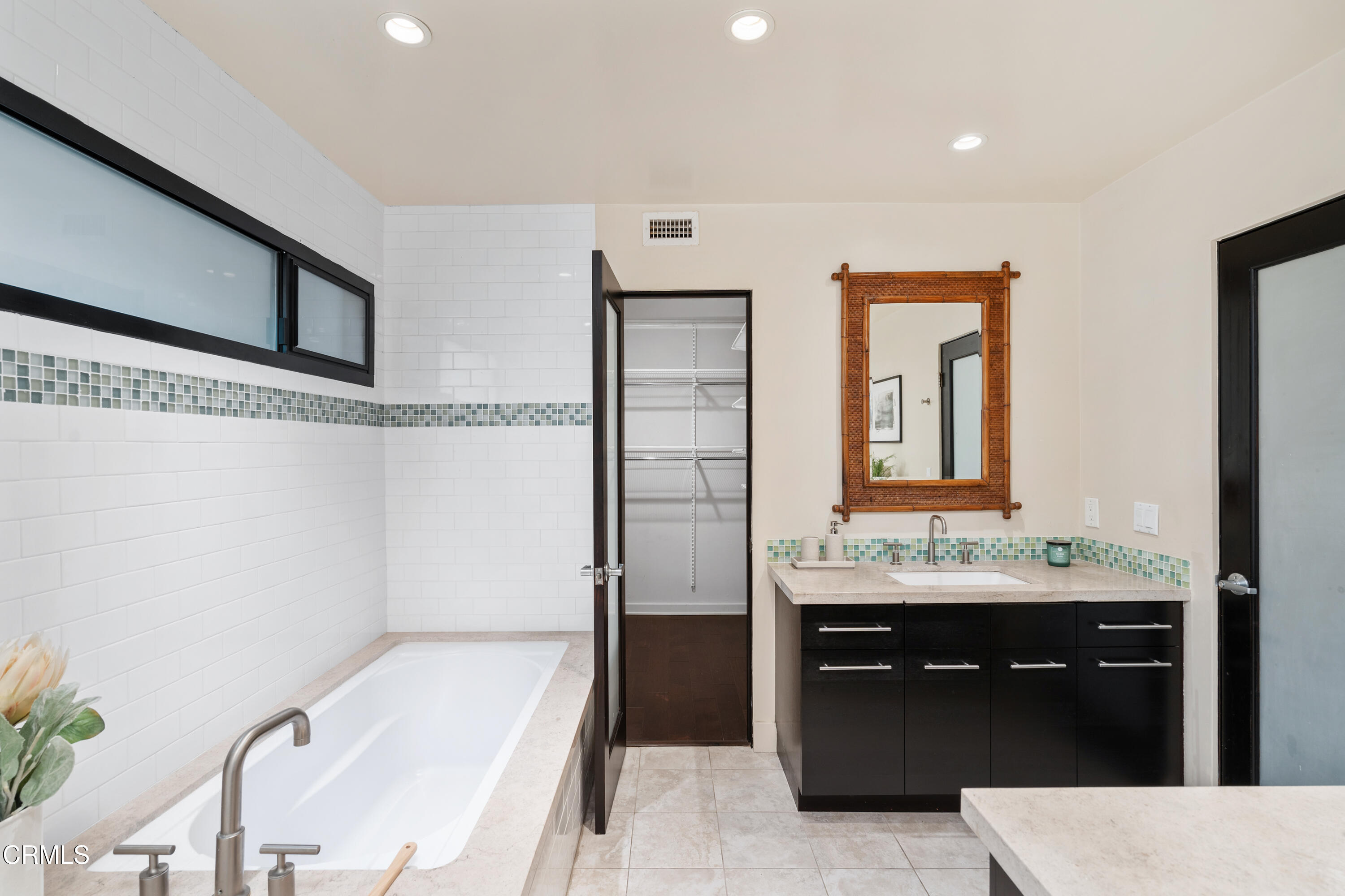 11915 Gorham Avenue, Unit 3 Los Angeles, CA 90049 - Photo 20 of 30 Prime4 Dual Vanities