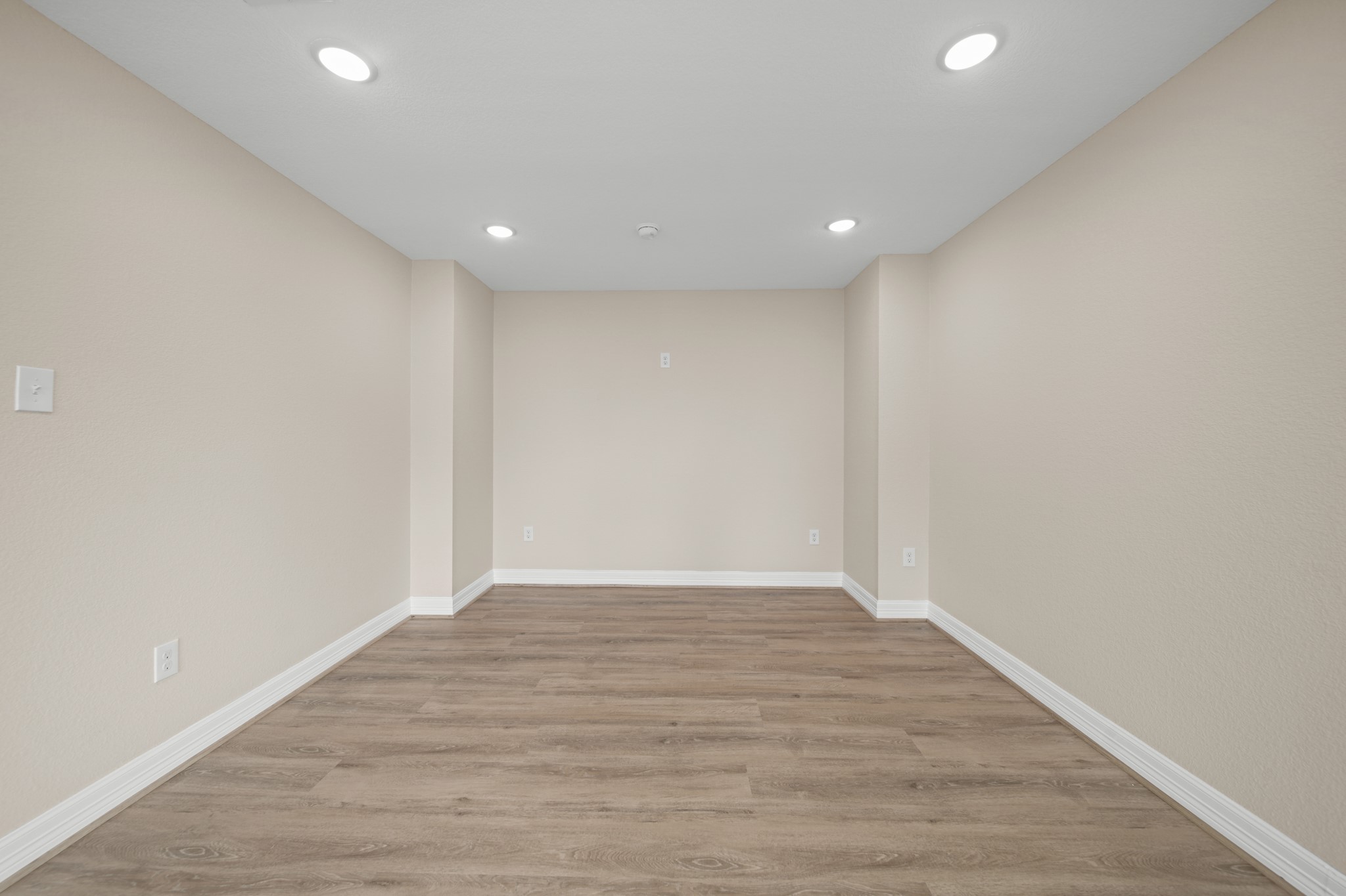 220 Pine Road Clear Lake Shores, TX 77565 - Photo 9 of 31 a view of an empty room