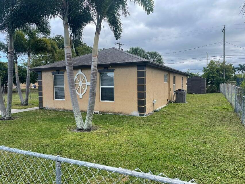 1105 West 9th Street Riviera Beach, FL 33404 - Photo 11 of 14 10