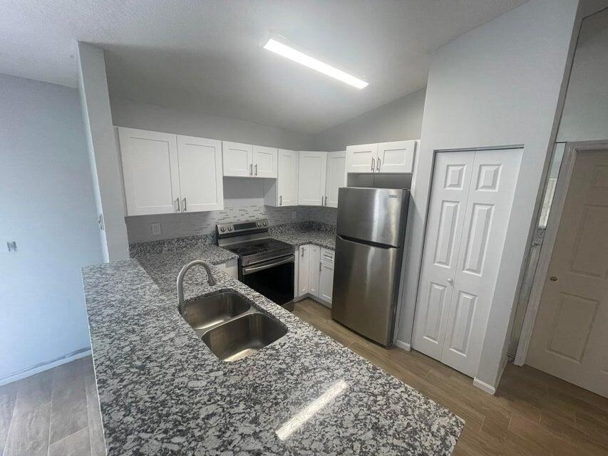 1105 West 9th Street Riviera Beach, FL 33404 - Photo 3 of 14 3
