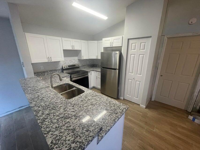 1105 West 9th Street Riviera Beach, FL 33404 - Photo 4 of 14 4