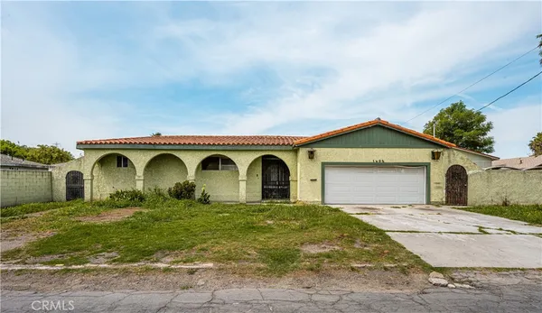 $799,000 | 1405 South Center Avenue, Compton, CA 90220