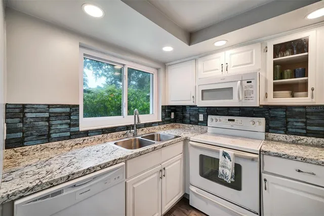 $435,000 | 1305 Willow Valley Drive, Brandon, FL 33510