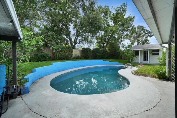 $427,000 | 1305 Willow Valley Drive, Brandon, FL 33510