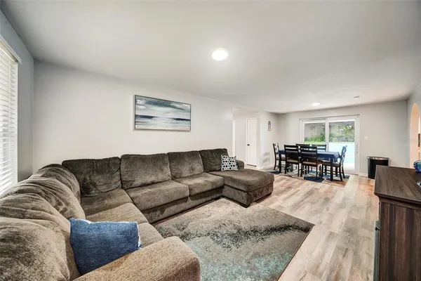 $427,000 | 1305 Willow Valley Drive, Brandon, FL 33510