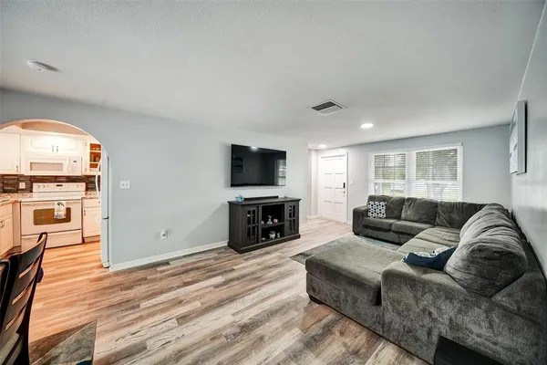 $427,000 | 1305 Willow Valley Drive, Brandon, FL 33510