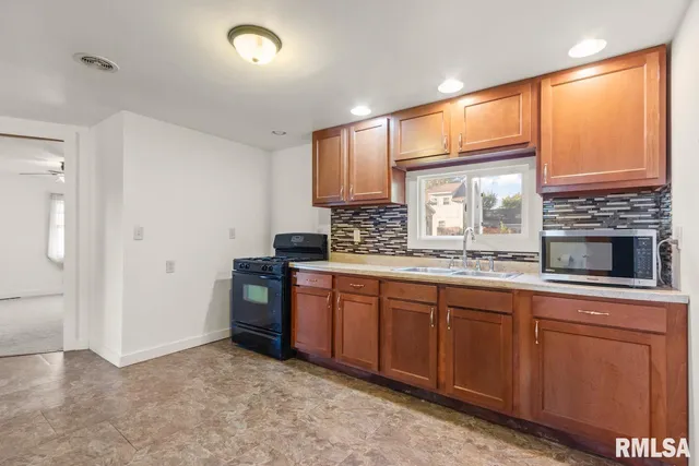 $900 | 4208 South Lafayette Avenue, Bartonville, IL 61607