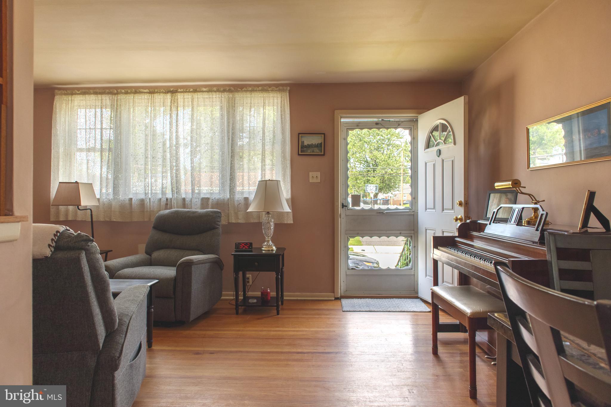 203 Ridley Avenue Folsom, PA 19033 - Photo 3 of 17 Gallery Image 3