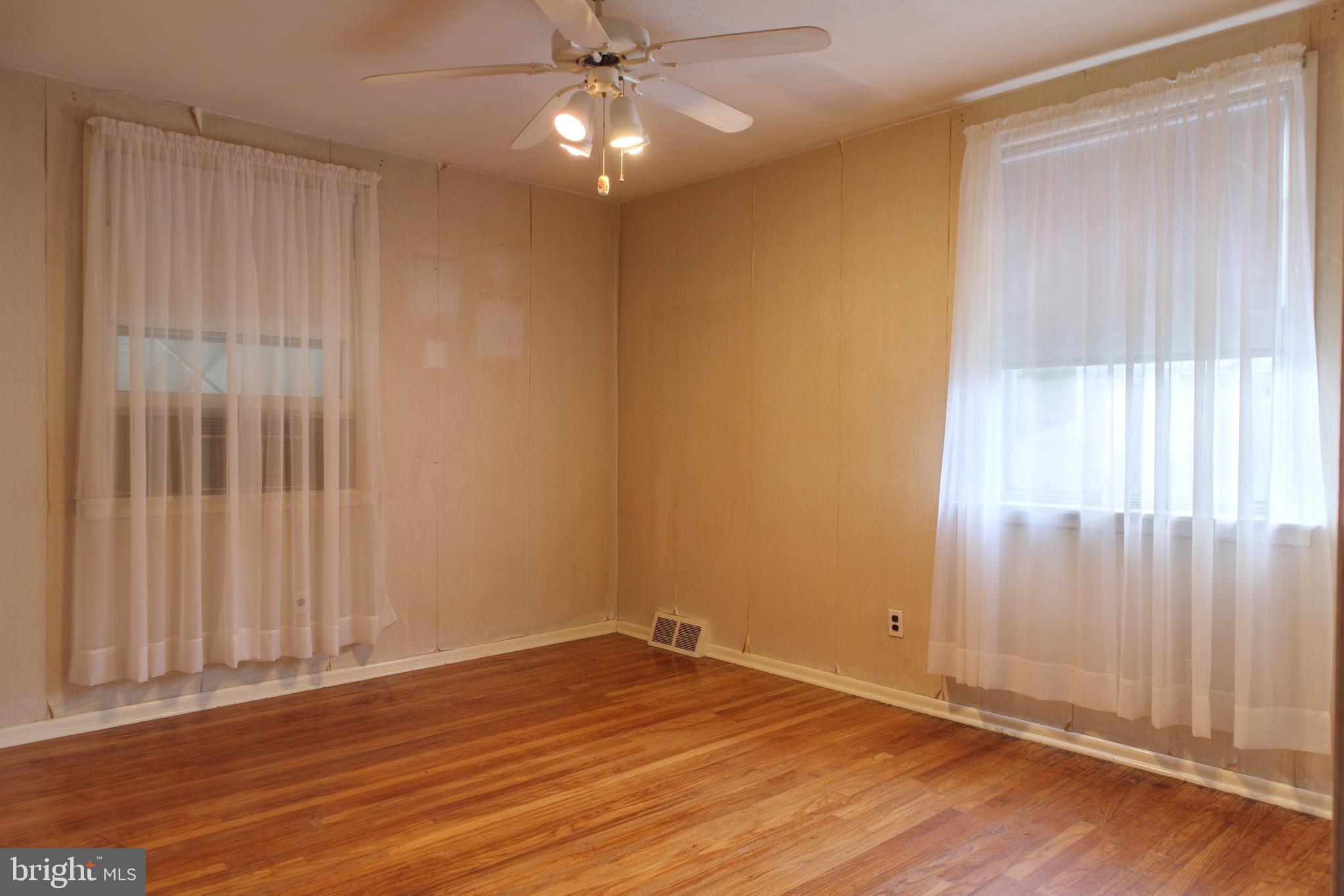203 Ridley Avenue Folsom, PA 19033 - Photo 6 of 17 Gallery Image 6