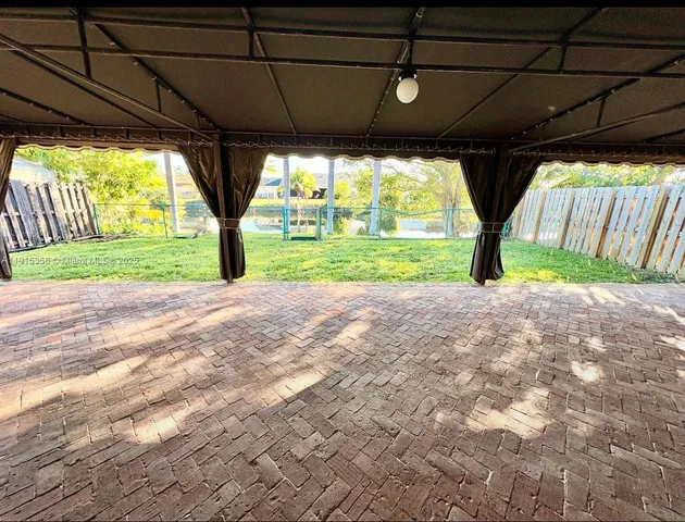 a view of a yard with a tree