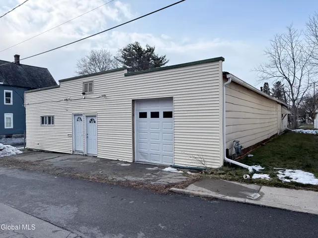$165,000 | 8 Yeoman Street, Amsterdam, NY 12010