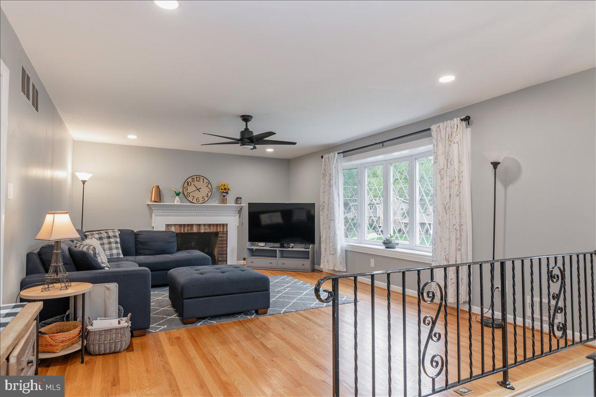 3428 Ramsgate Terrace Alexandria, VA 22309 - Photo 4 of 40 Living Room