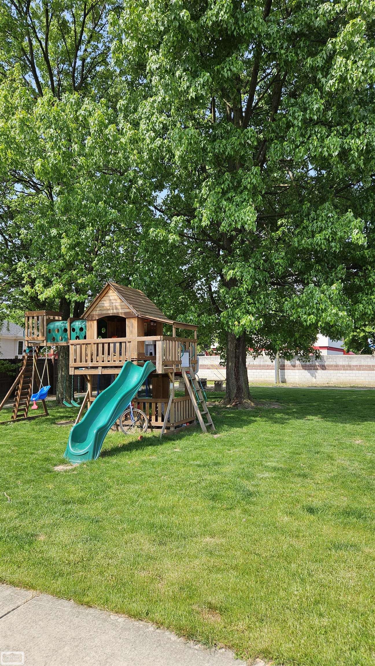 42947 Utica Road Sterling Heights, MI 48314 - Photo 40 of 52 50142273-4ed17687-b6dd-478c-a39c-1295ec75c2c2.JPG