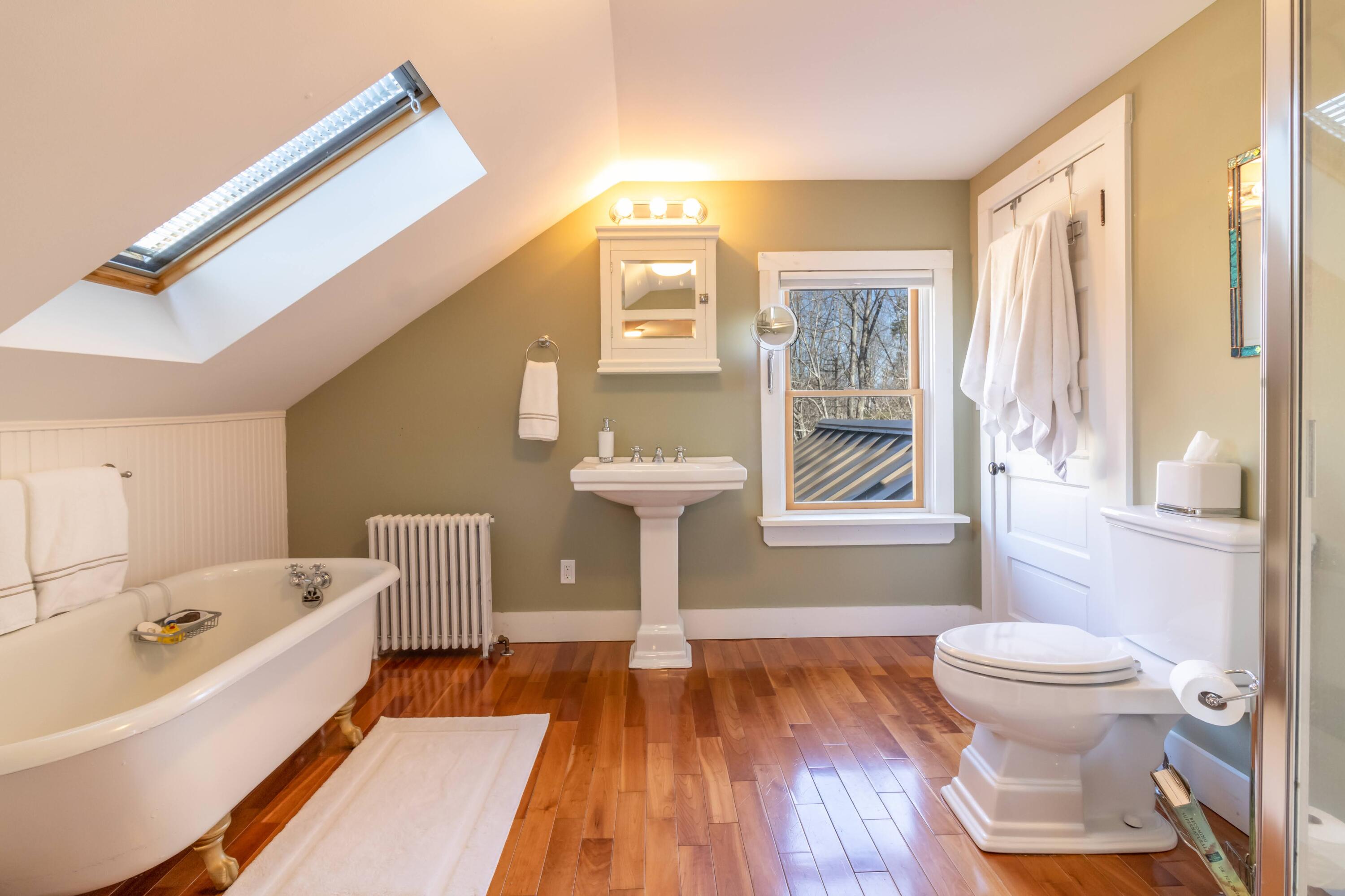 63 Bowden Point Road Prospect, ME 04981 - Photo 18 of 38 63 Bowden Point Road Interiors-23