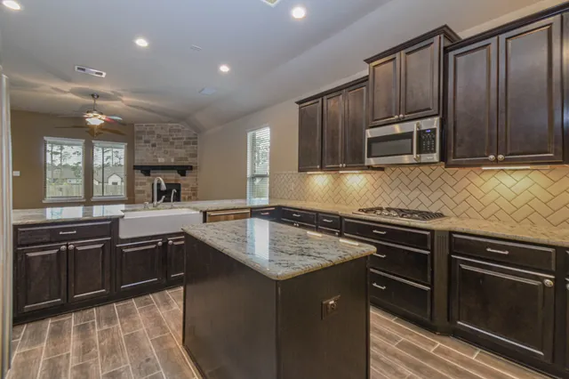 $2,600 | 14149 Isle Royal Lane, Conroe, TX 77384