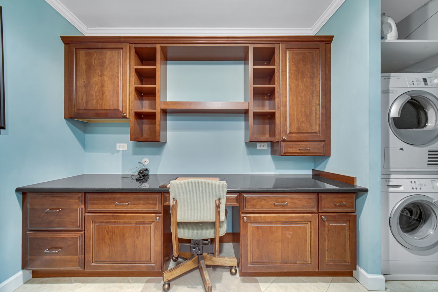 777 North Michigan Avenue, Unit 270002 Chicago, IL 60611 - Photo 20 of 24 a kitchen with a stove and a cabinets