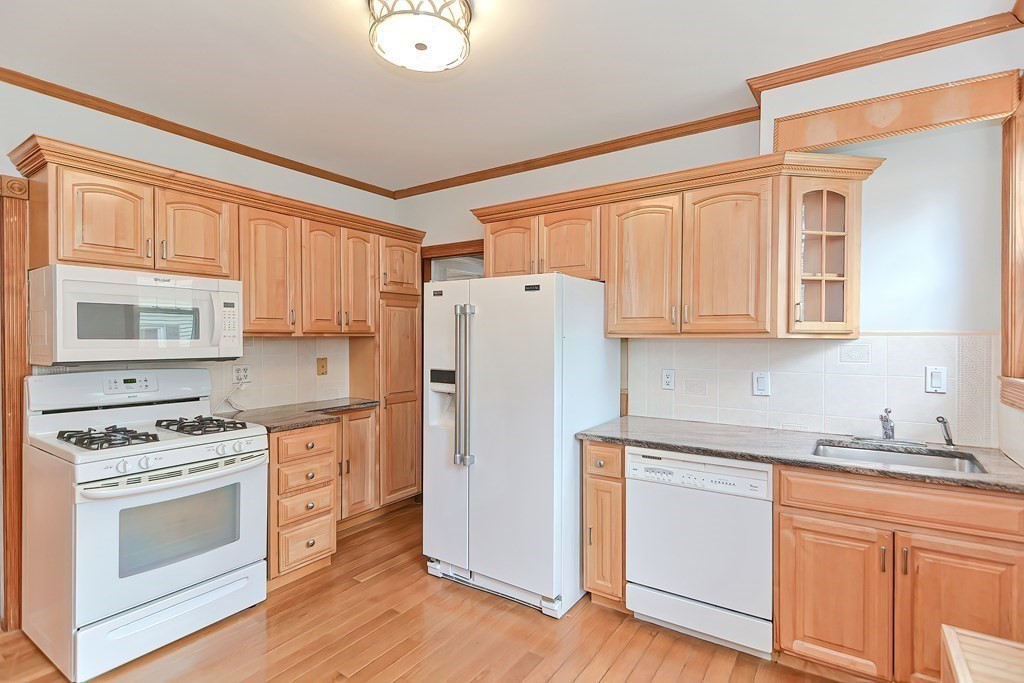14 Rice Street, Unit B Brookline, MA 02445 - Photo 16 of 26 Gallery Image 16
