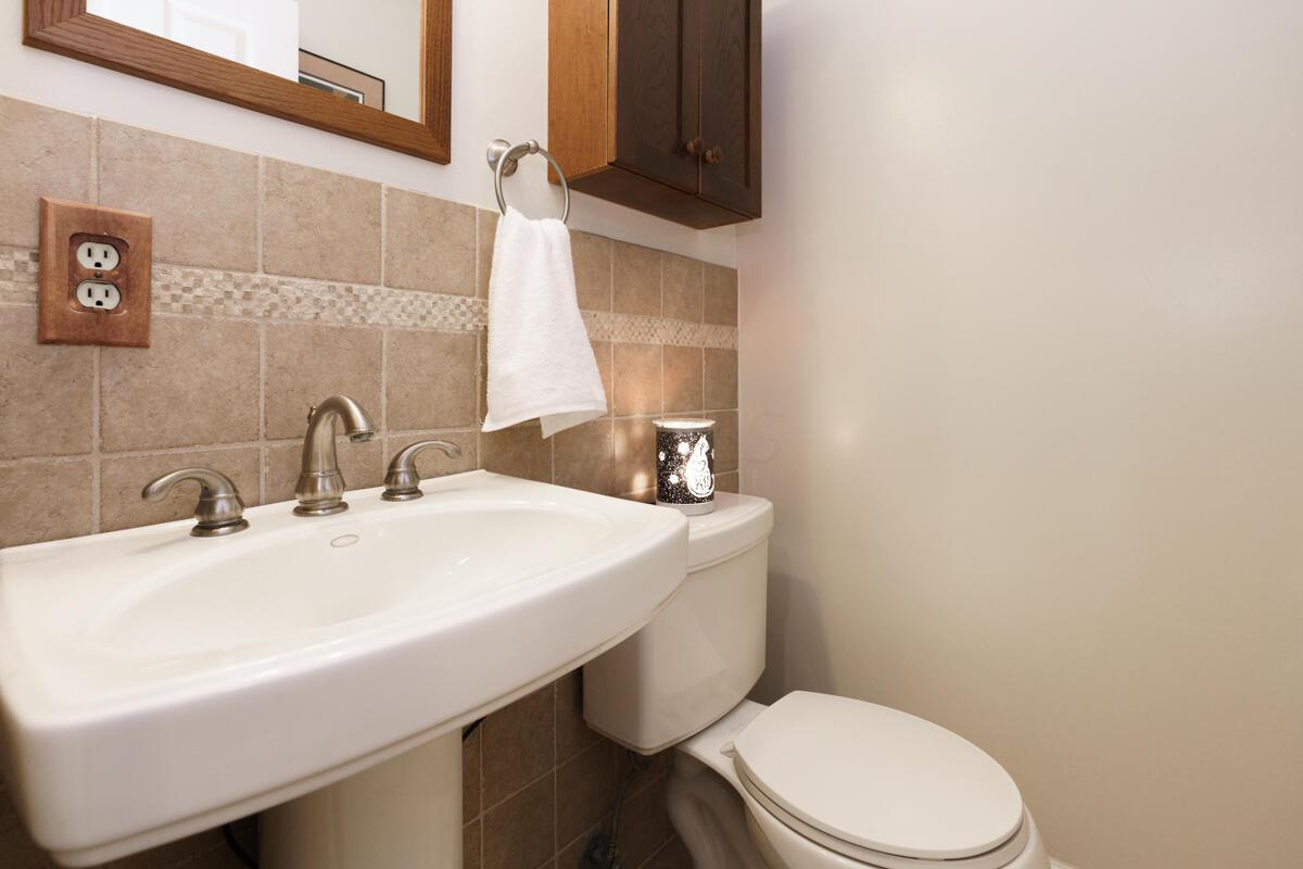 6386 Faircrest Road Columbus, OH 43229 - Photo 8 of 34 Half bath downstairs