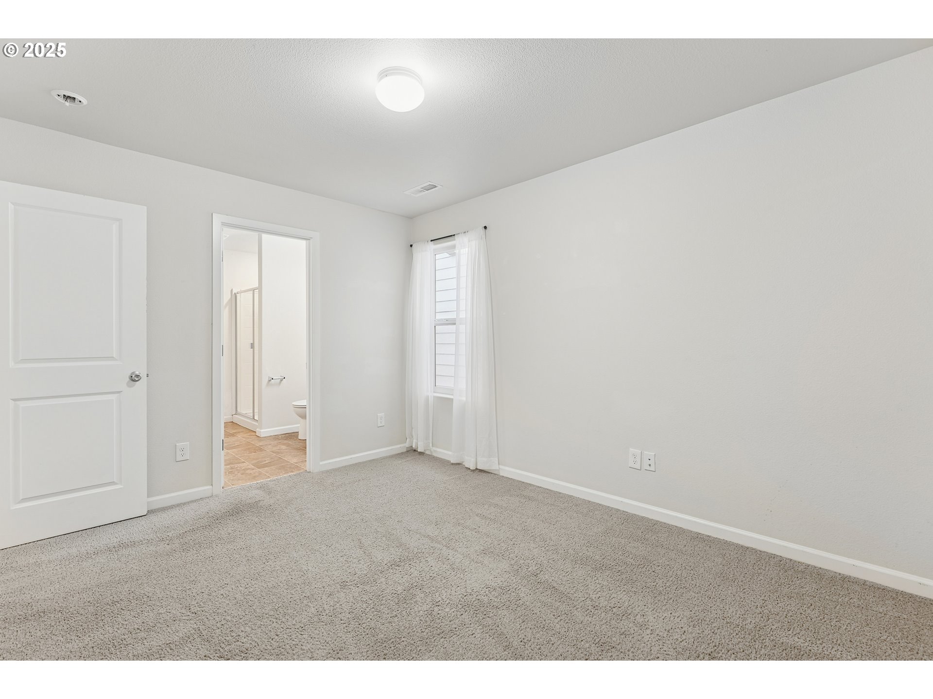 902 South View Drive Molalla, OR 97038 - Photo 14 of 24 a view of an empty room