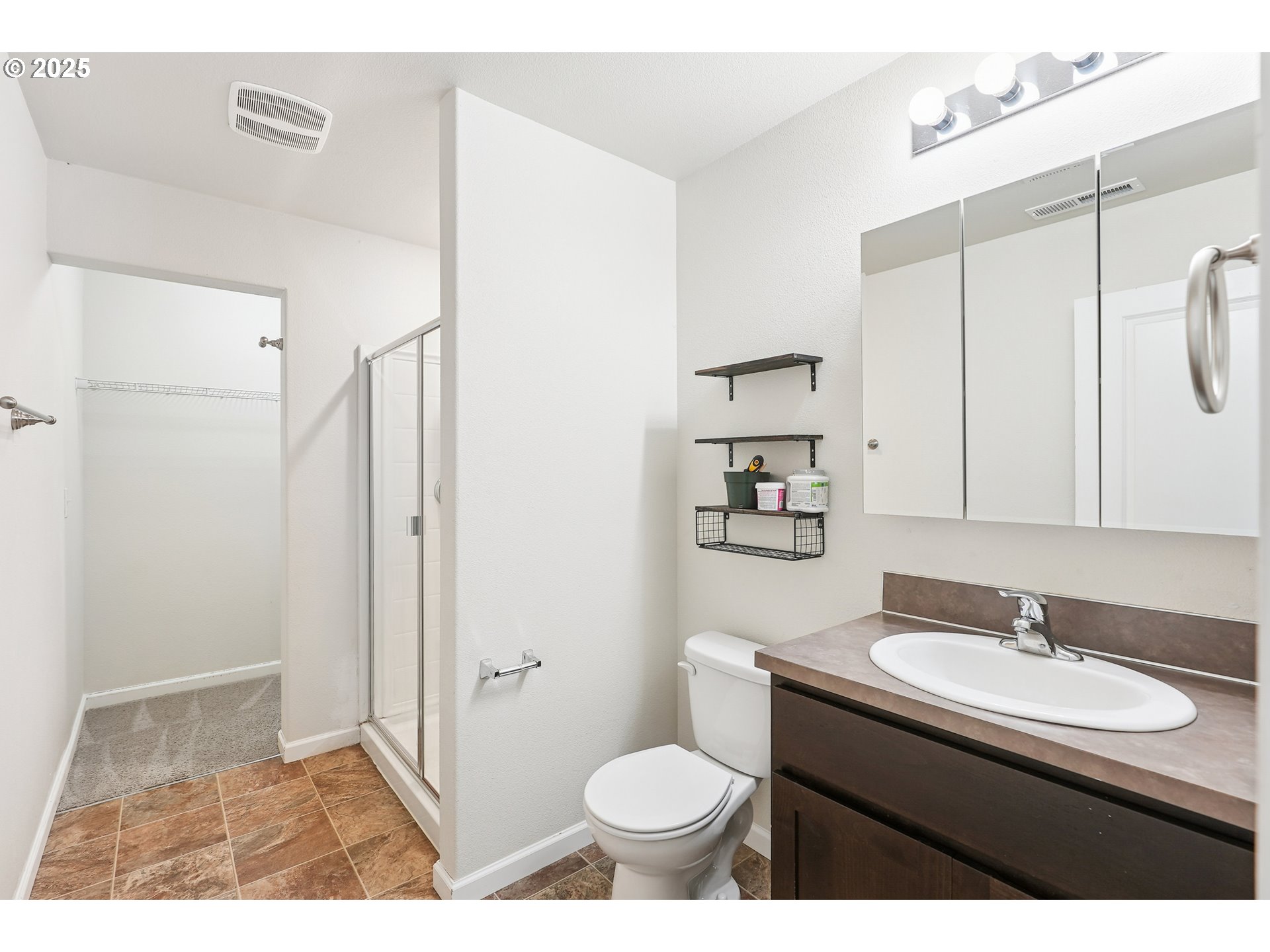 902 South View Drive Molalla, OR 97038 - Photo 15 of 24 a bathroom with a sink toilet and a mirror