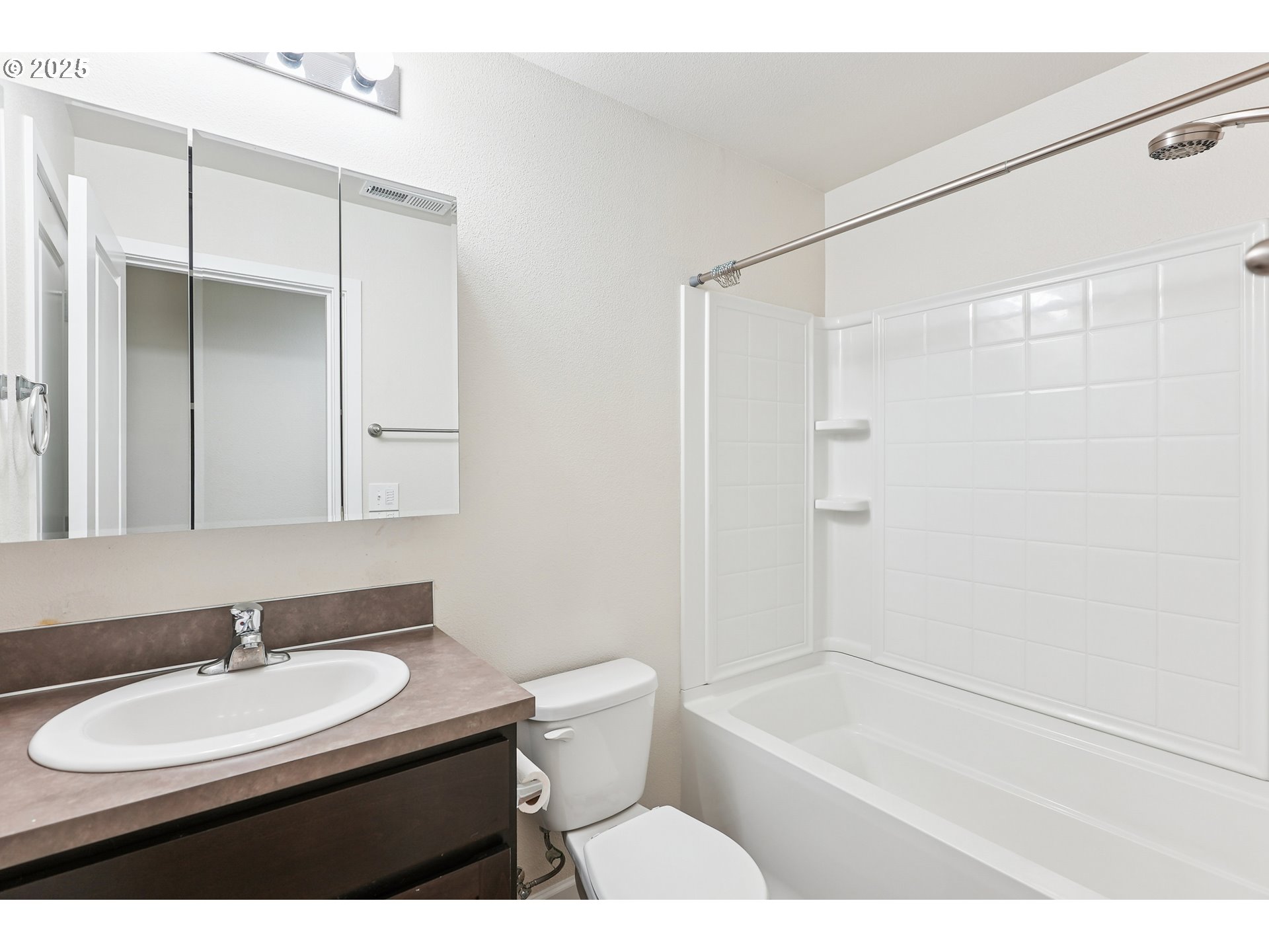 902 South View Drive Molalla, OR 97038 - Photo 20 of 24 a bathroom with a sink toilet tub and shower