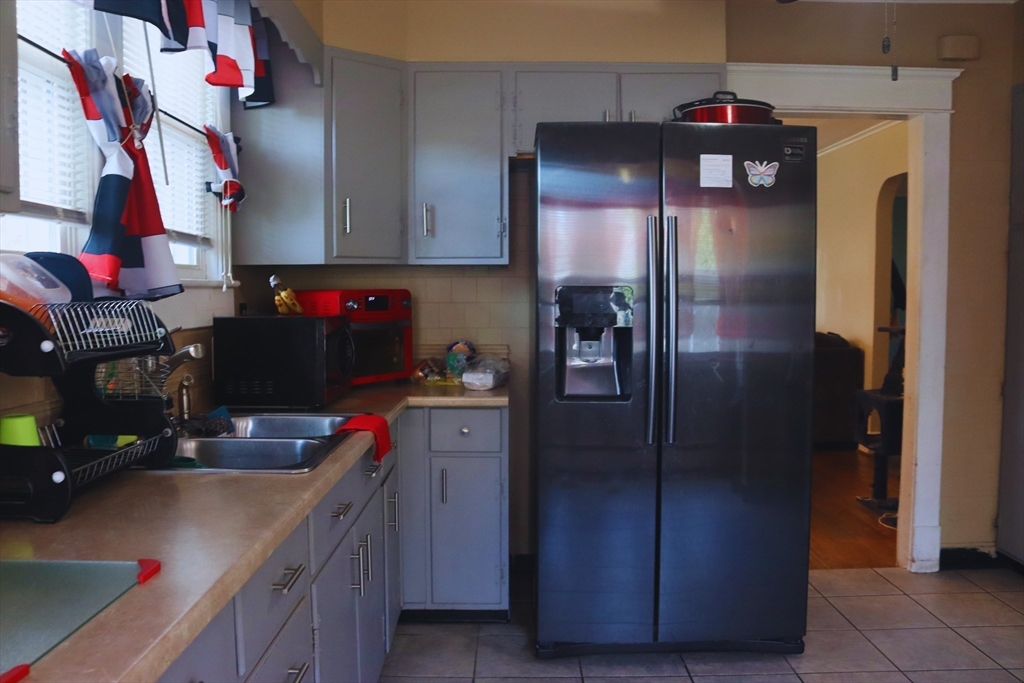 27 Bushwick Place Springfield, MA 01109 - Photo 12 of 17 Gallery Image 12