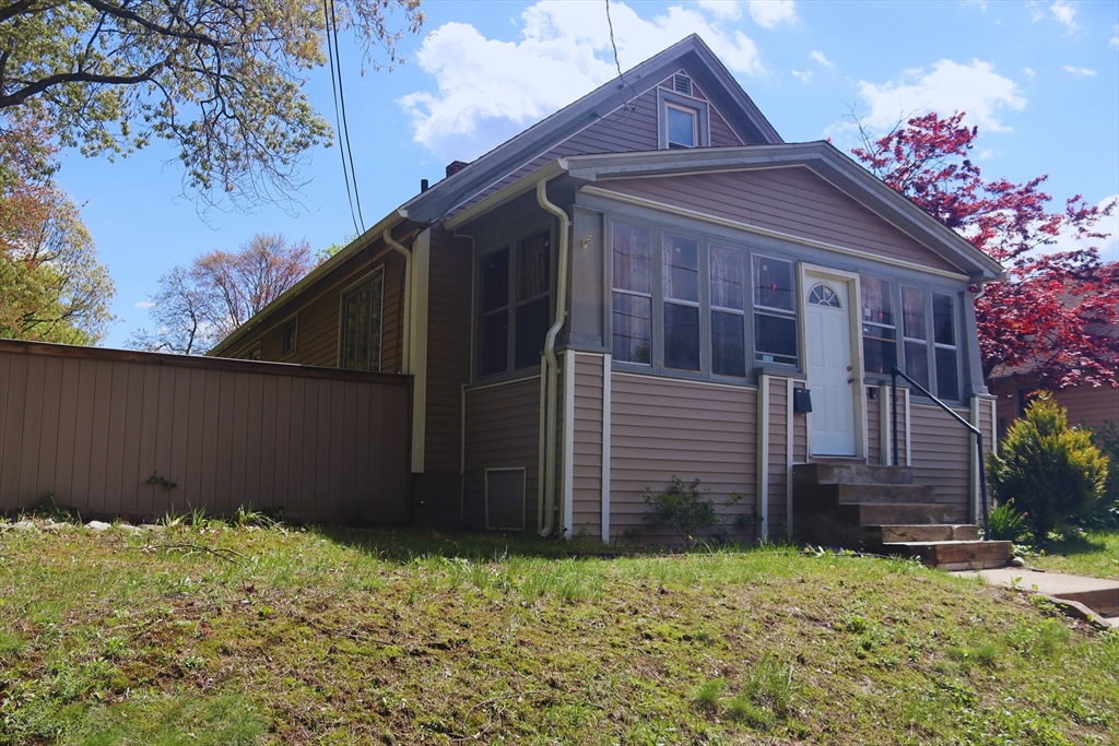 27 Bushwick Place Springfield, MA 01109 - Photo 2 of 17 Gallery Image 2