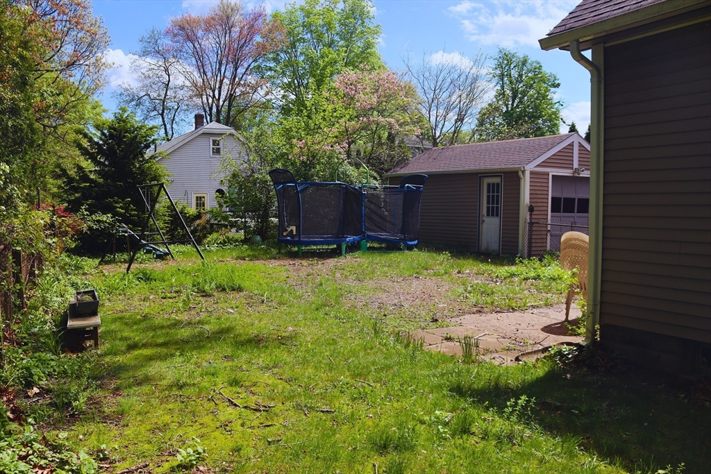 27 Bushwick Place Springfield, MA 01109 - Photo 4 of 17 Gallery Image 4