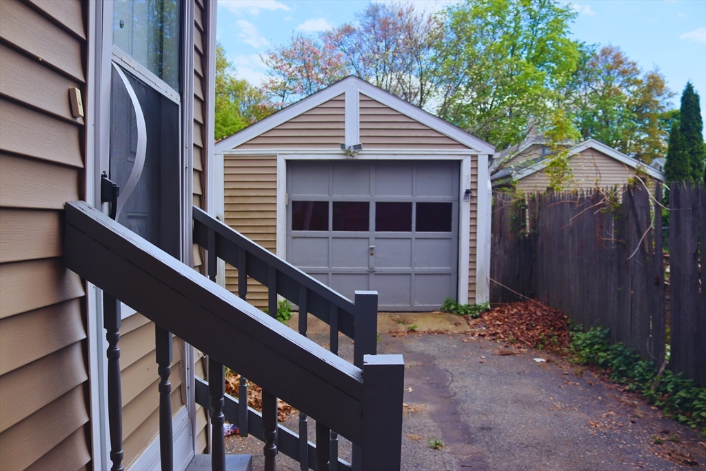 27 Bushwick Place Springfield, MA 01109 - Photo 6 of 17 Gallery Image 6