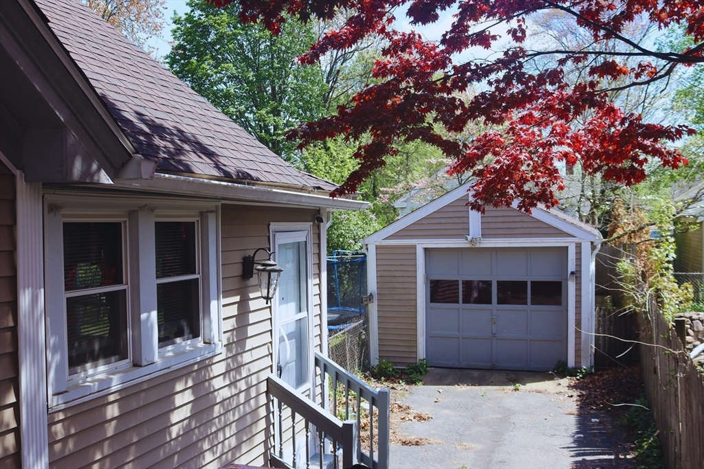 27 Bushwick Place Springfield, MA 01109 - Photo 7 of 17 Gallery Image 7