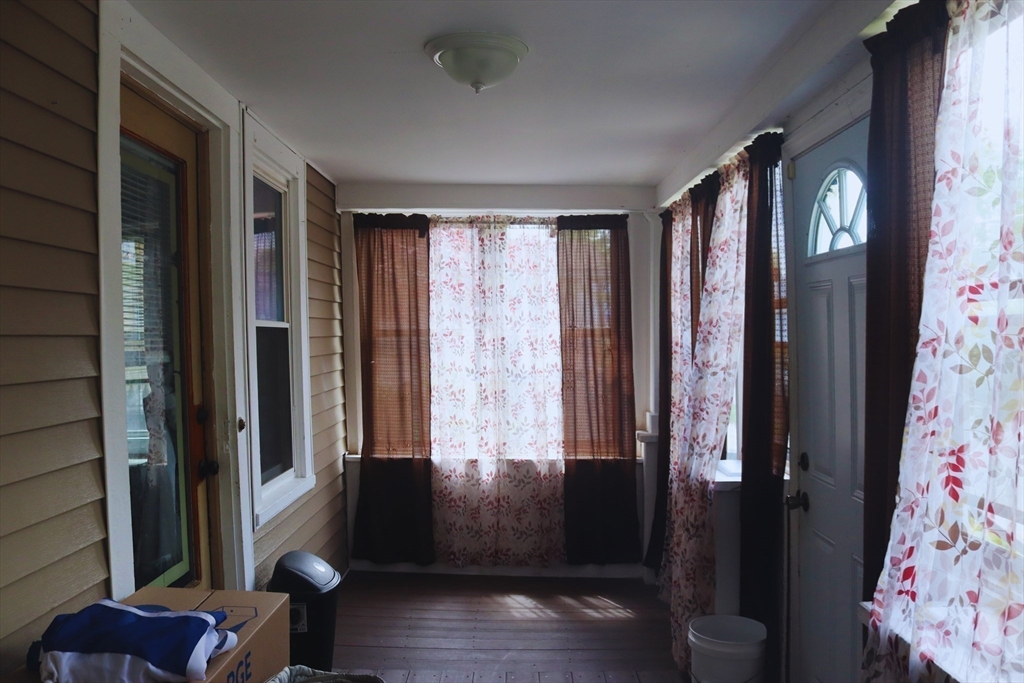 27 Bushwick Place Springfield, MA 01109 - Photo 8 of 17 Gallery Image 8