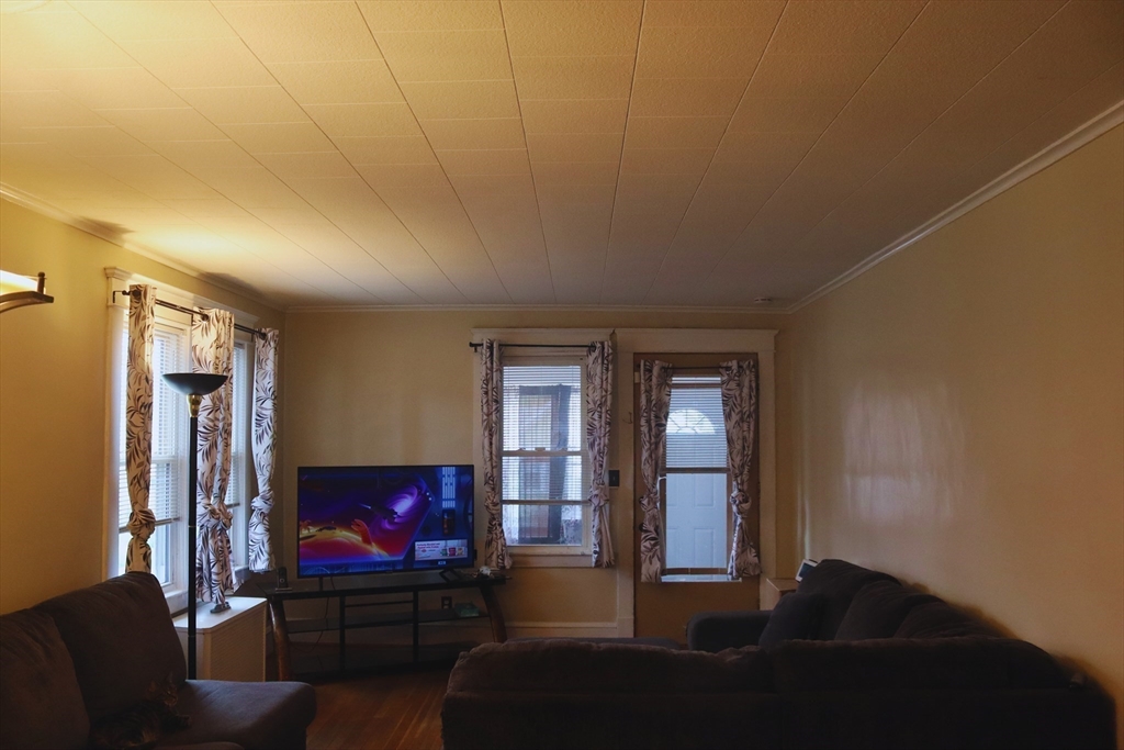 27 Bushwick Place Springfield, MA 01109 - Photo 9 of 17 Gallery Image 9