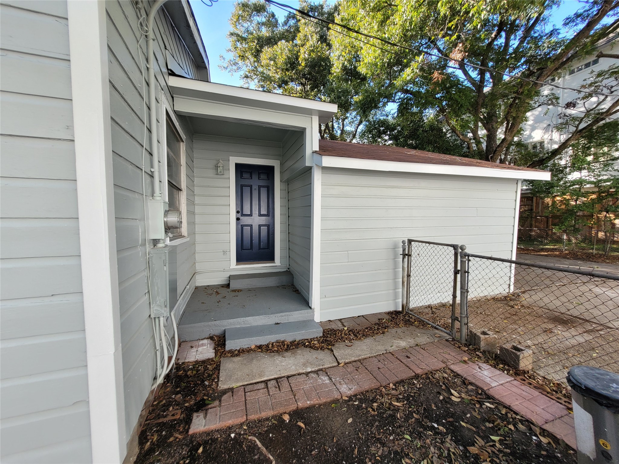 4302 Dickson Street Houston, TX 77007 - Photo 4 of 21 a view of a house with a sink