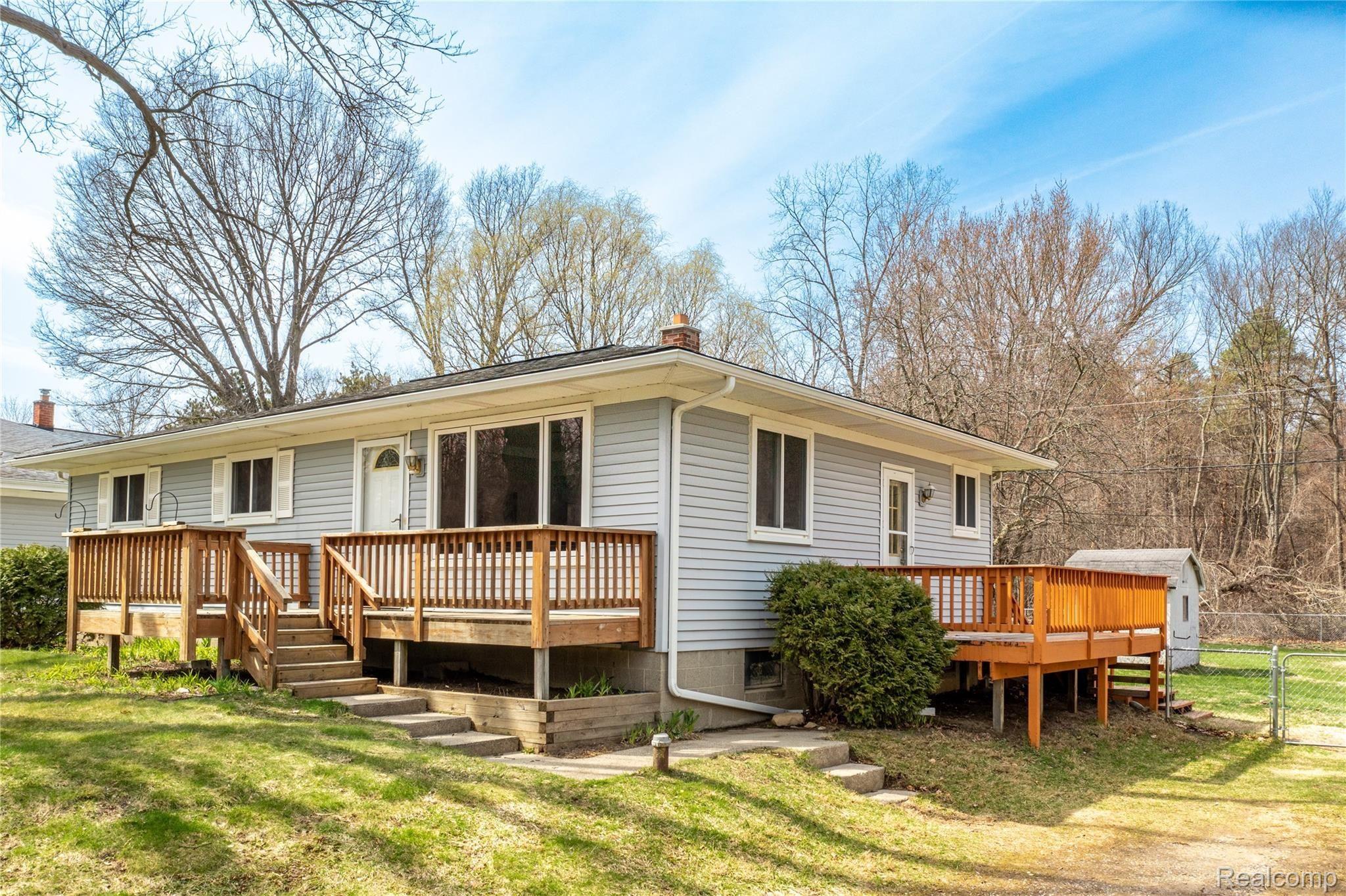 2334 Cole Road Lake Orion, MI 48362 - Photo 28 of 37 2334 Cole Rd-24.JPG