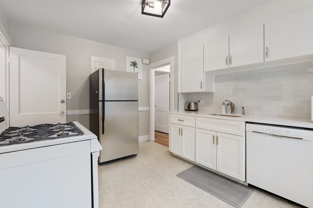 54 Edgecliff Road, Unit 2 Watertown, MA 02472 - Photo 9 of 22