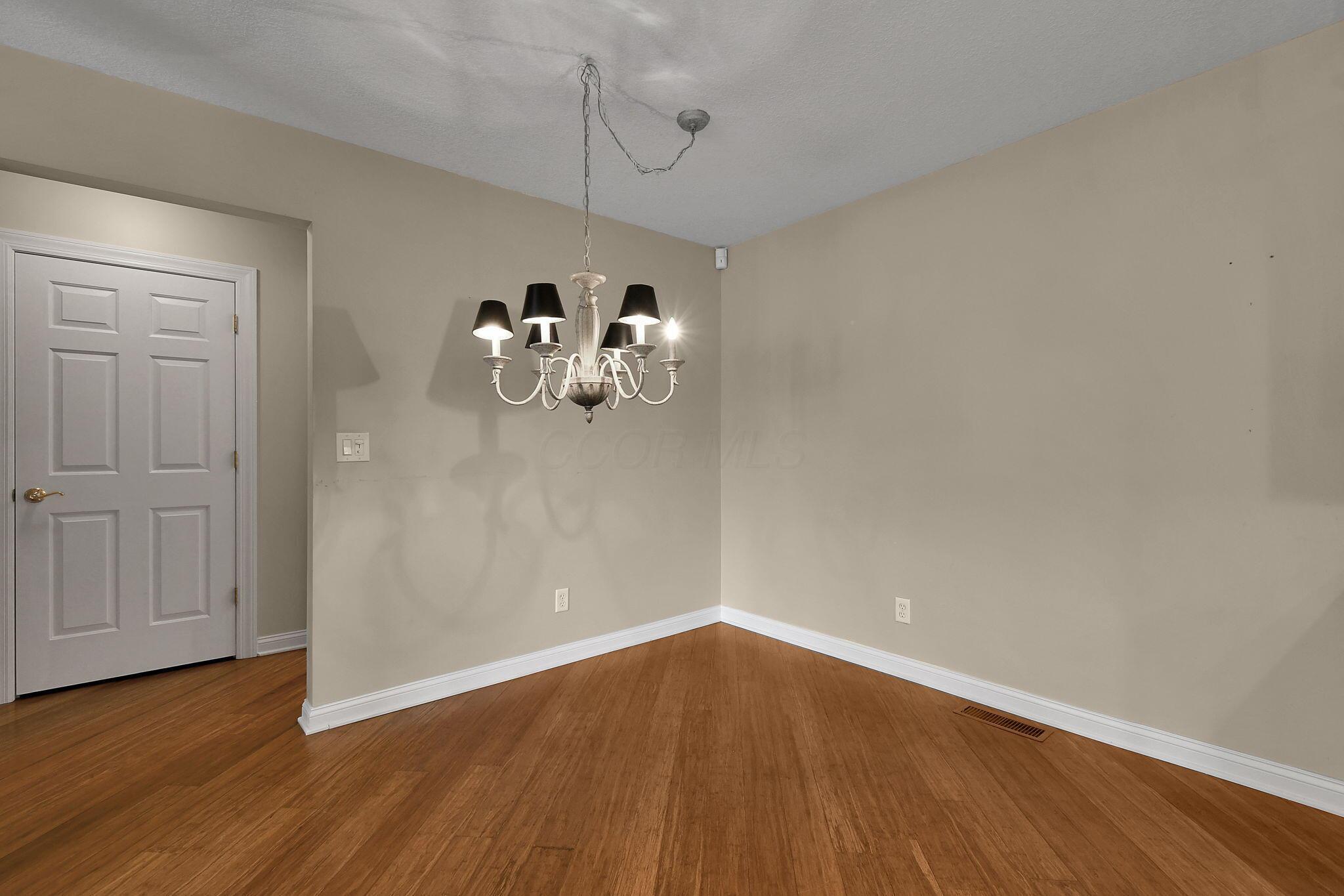 712 Stone Ridge Way Newark, OH 43055 - Photo 10 of 50 Dining area