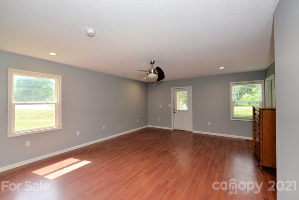 10 Parris Branch Road Sylva, NC 28779 - Photo 8 of 17 Gallery Image 8