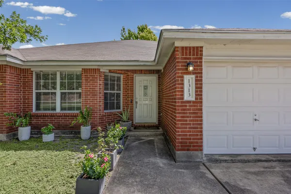 $399,900 | 1313 Laurelleaf Drive, Pflugerville, TX 78660
