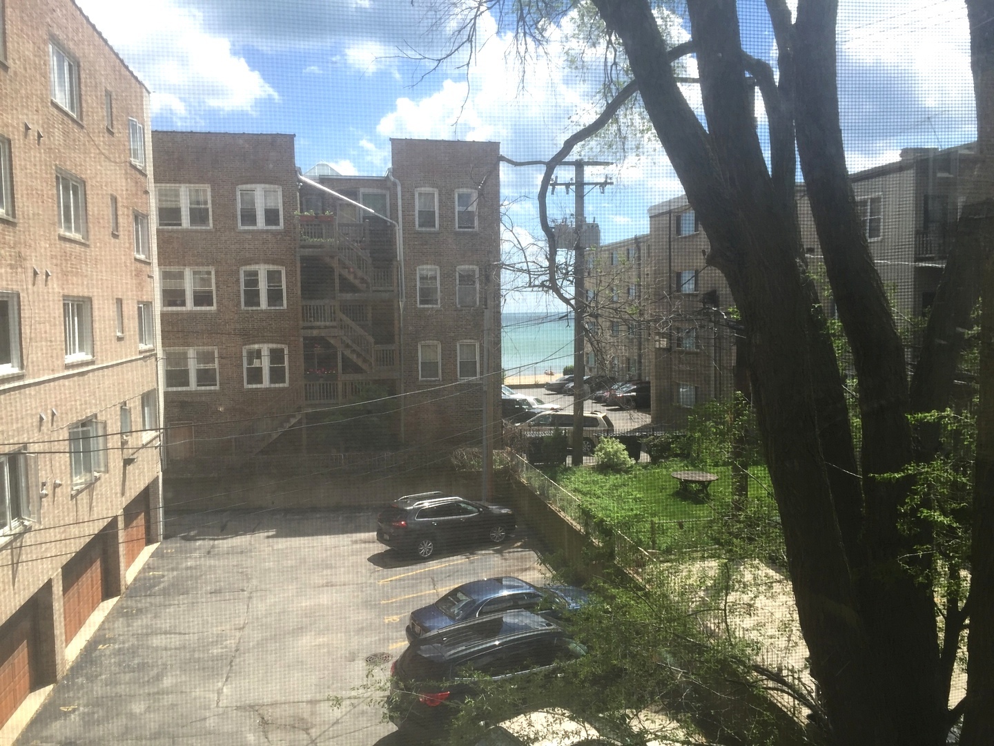 1101 West Pratt Boulevard, Unit 2E Chicago, IL 60626 - Photo 3 of 4 a view of a back yard of the building